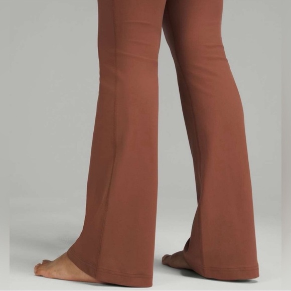 Lululemon Groove Pant High Rise Flare Nulu size 6
Ancient Copper - Picture 3 of 8